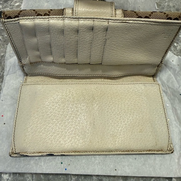 Gucci Beige and Brown Monogram Wallet with Red and Green Stripe - Picture 4 of 4